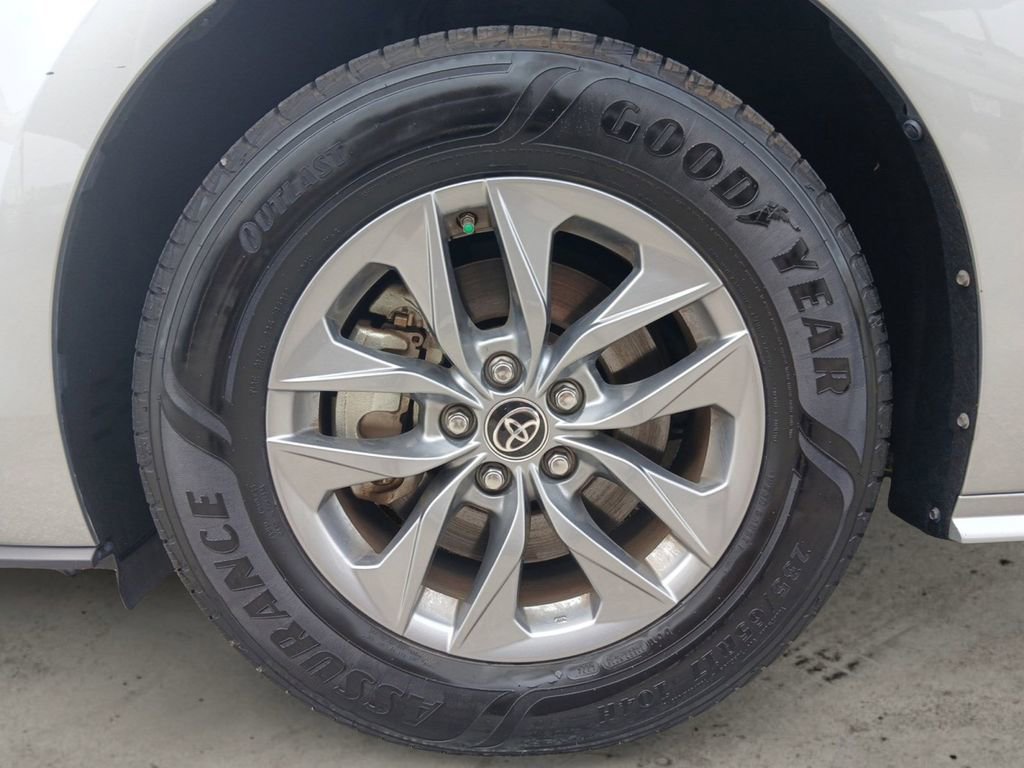 Used 2021 Toyota Sienna LE FWD image 14