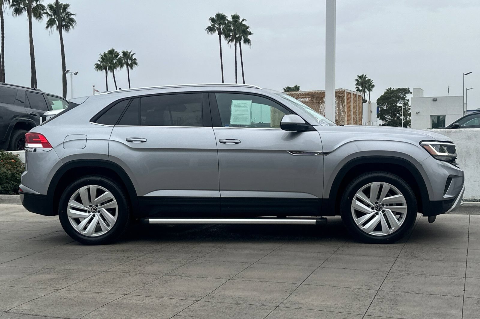 Certified 2023 Volkswagen Atlas Cross Sport SE FWD image 3