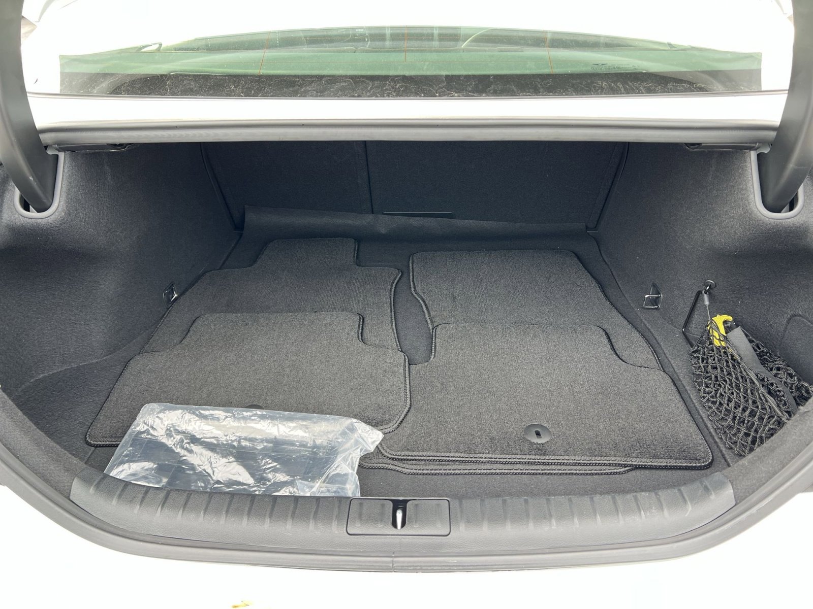 Used 2025 Genesis G70 2.5T image 25