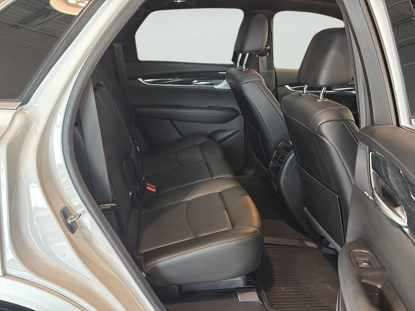 Certified 2022 Cadillac XT5 Premium Luxury w/ LPO, Floor Liner Package AWD/4WD image 21