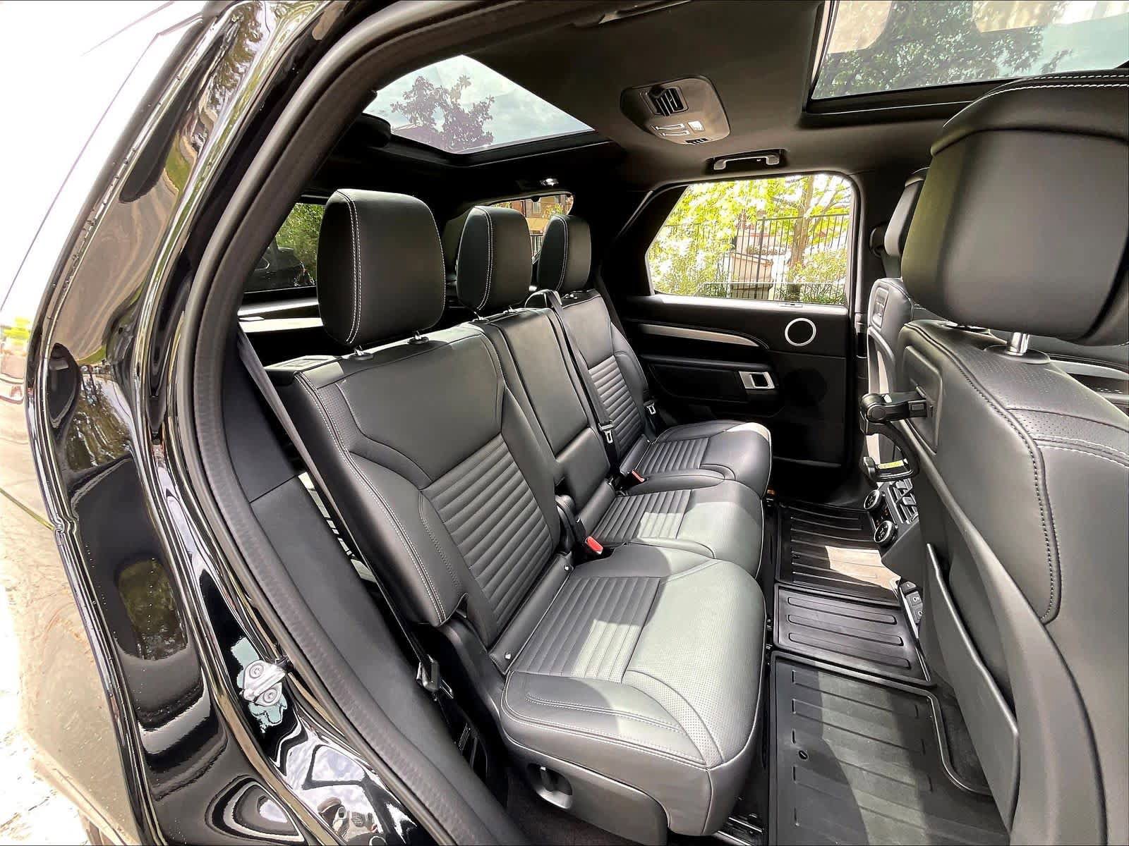 Used 2025 Land Rover Discovery Dynamic SE AWD/4WD image 29