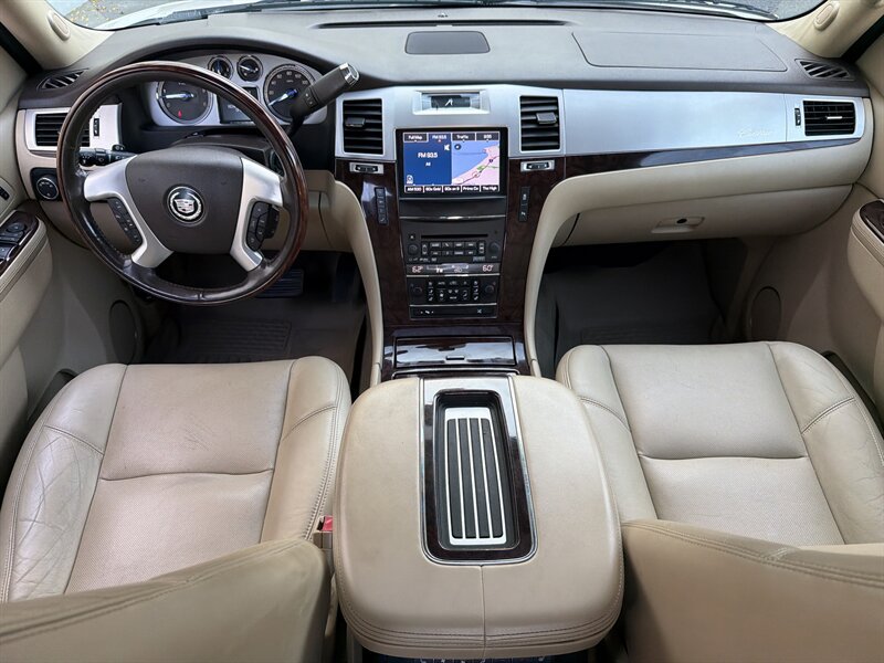 Used 2013 Cadillac Escalade ESV Premium AWD/4WD image 12