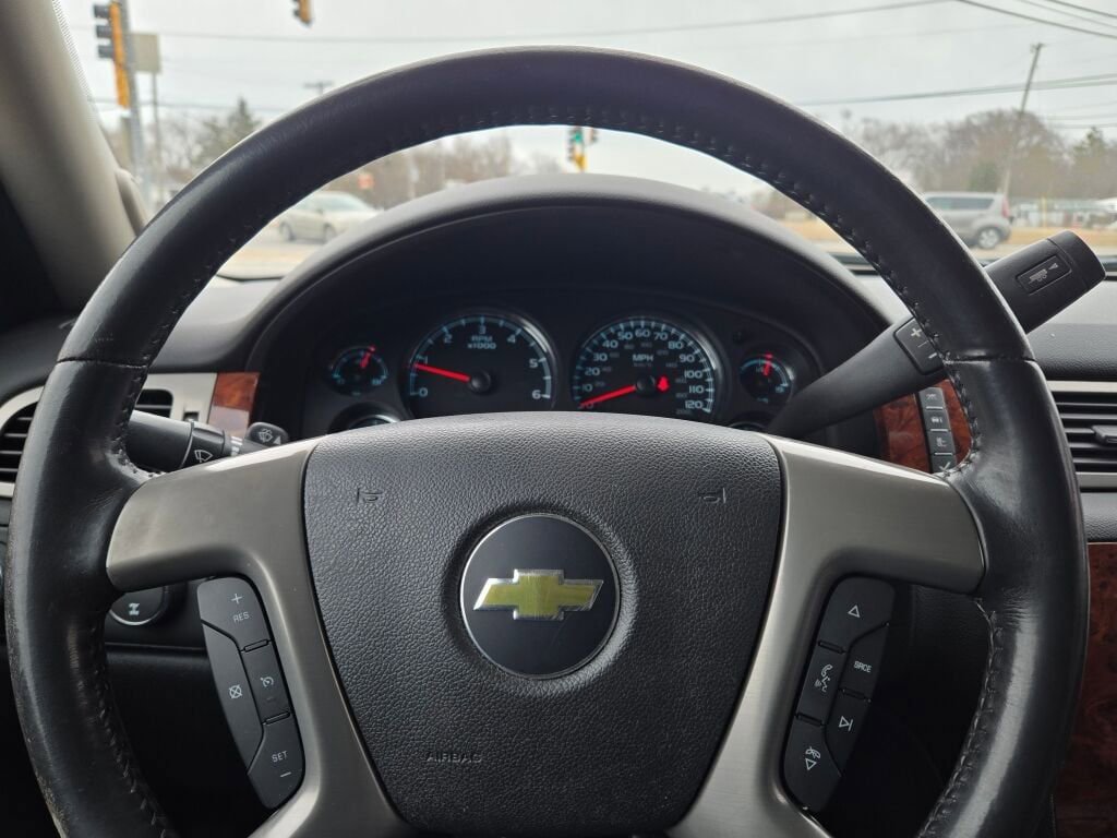 Used 2013 Chevrolet Avalanche LT w/ All-Star Edition image 27