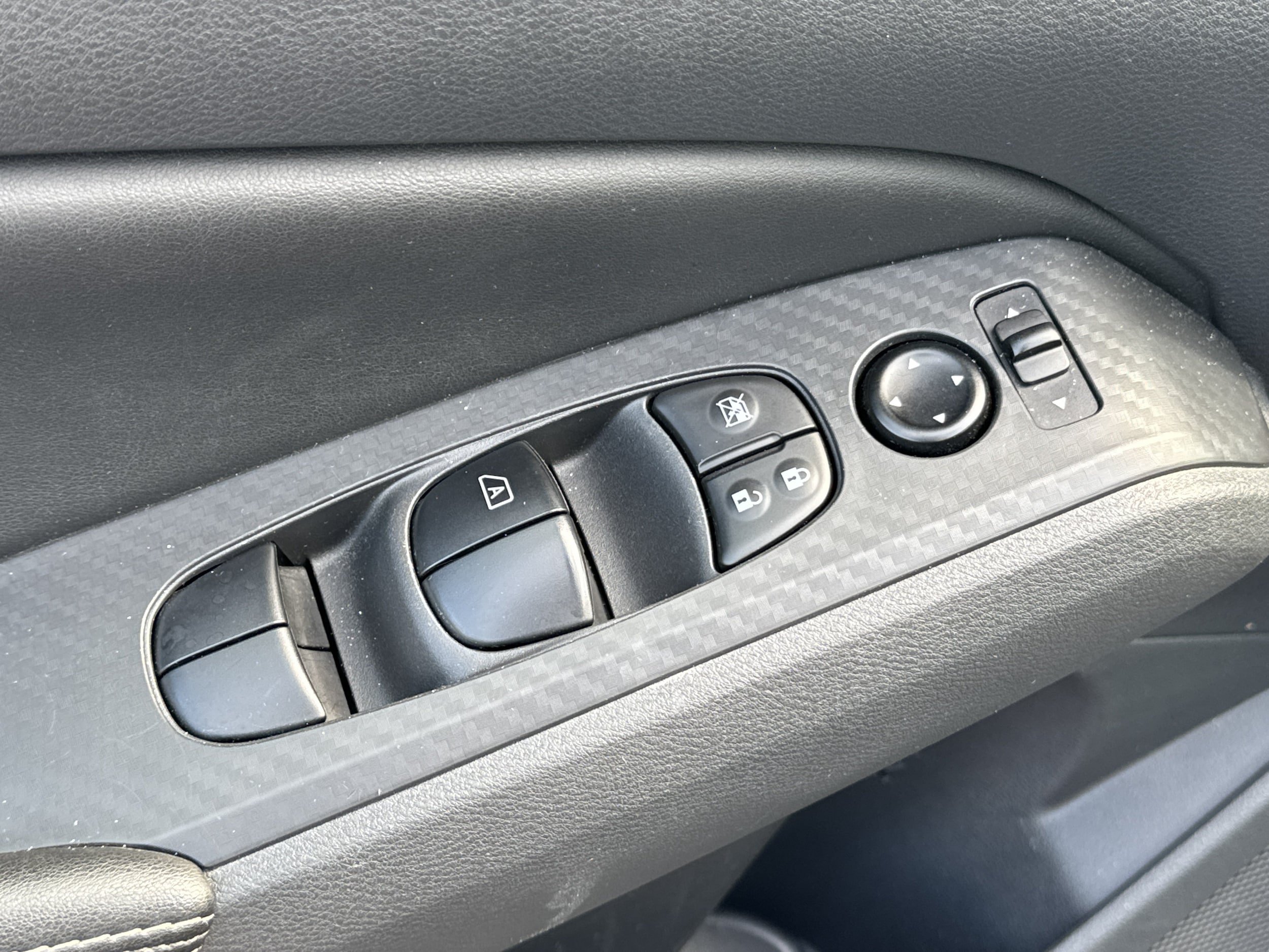 Used 2025 Nissan Altima 2.5 SV FWD image 21