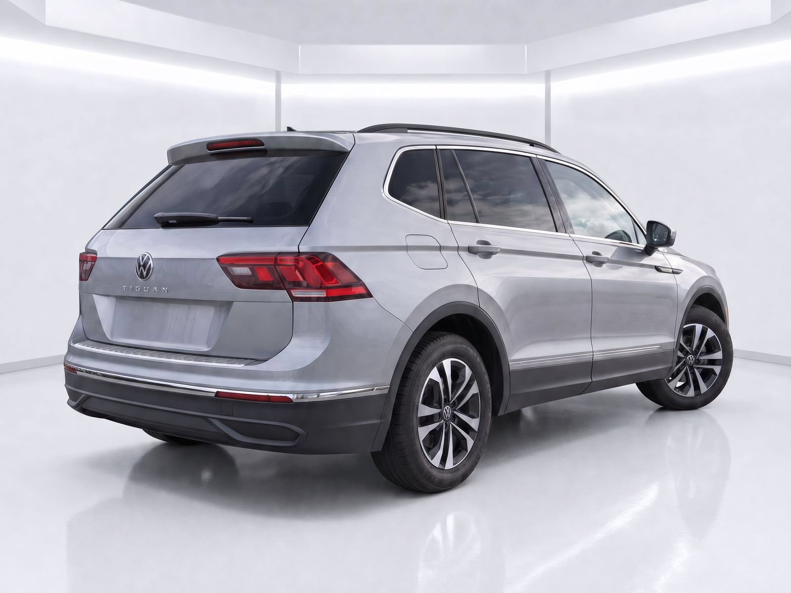 Used 2024 Volkswagen Tiguan S FWD image 8