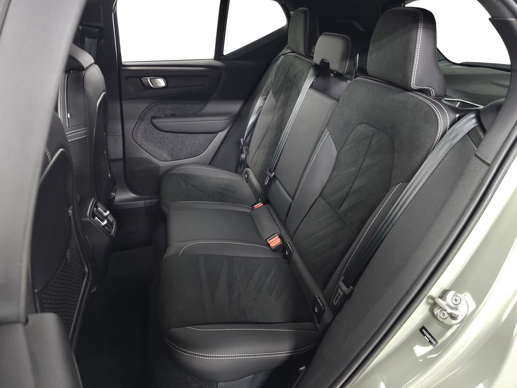 Used 2023 Volvo XC40 Recharge Plus w/ Protection Package Premier AWD/4WD image 33