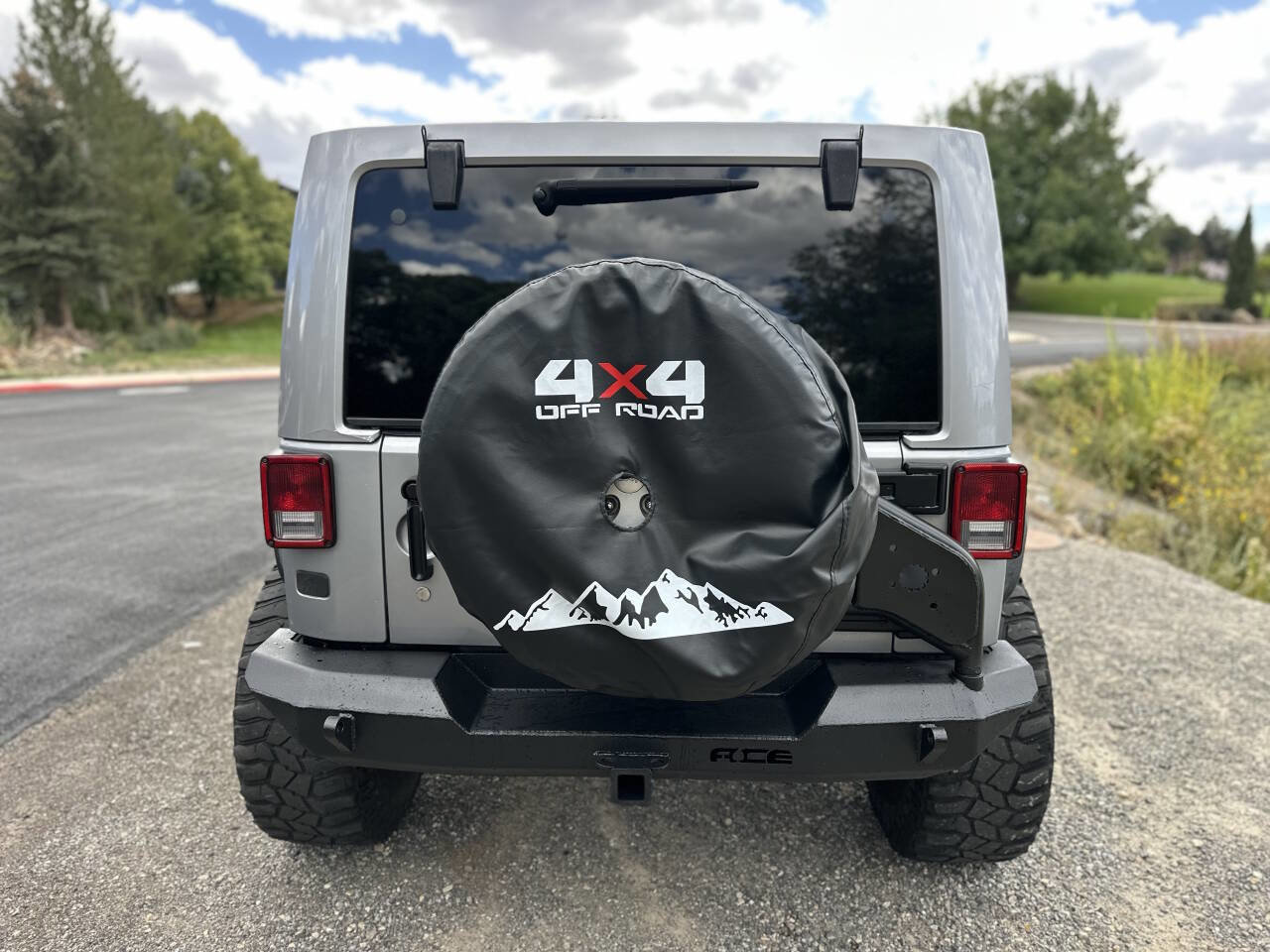 Used 2015 Jeep Wrangler Unlimited Rubicon w/ Connectivity Group image 6