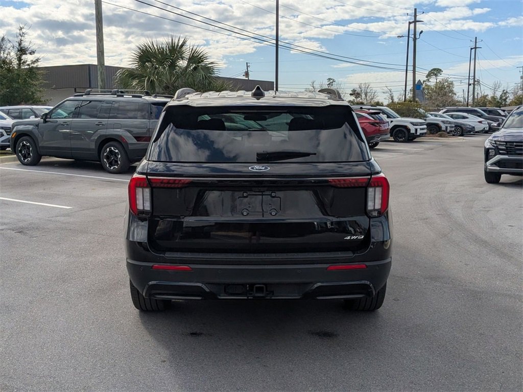 Used 2025 Ford Explorer ST-Line w/ ST-Line Street Pack image 7