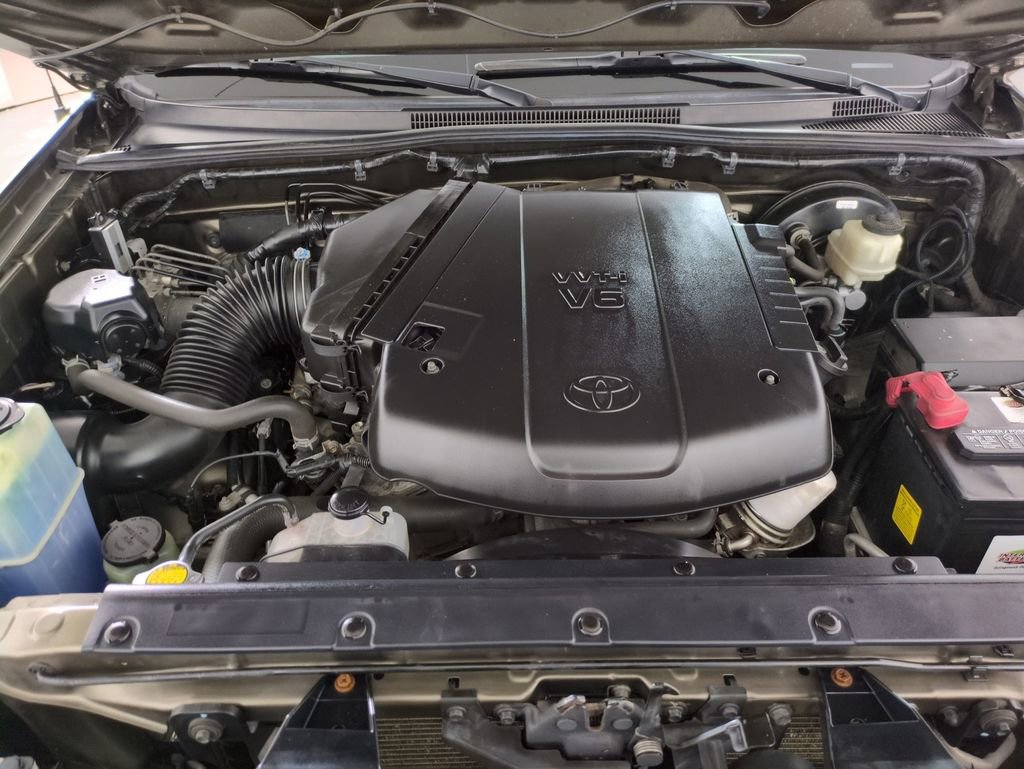 Used 2015 Toyota Tacoma 4x4 Access Cab V6 image 23