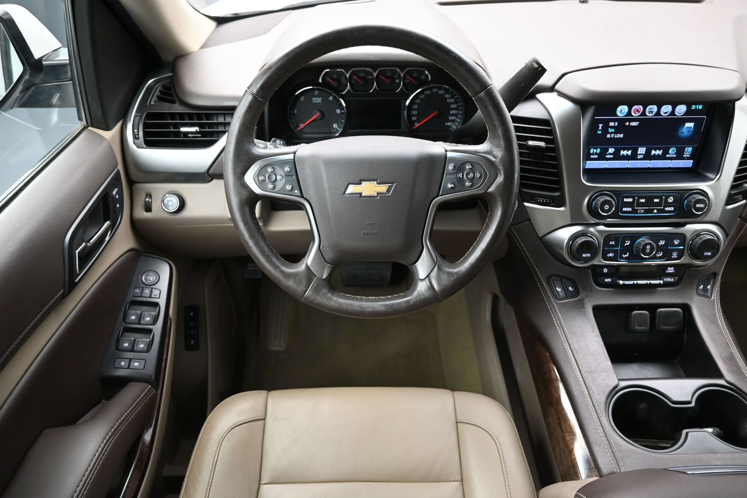 Used 2016 Chevrolet Tahoe LT w/ LT Signature Package RWD image 26