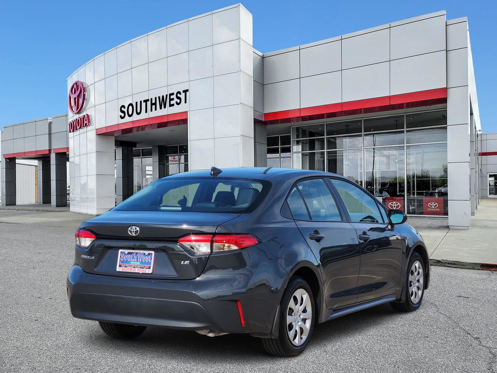 Used 2026 Toyota Corolla LE image 5