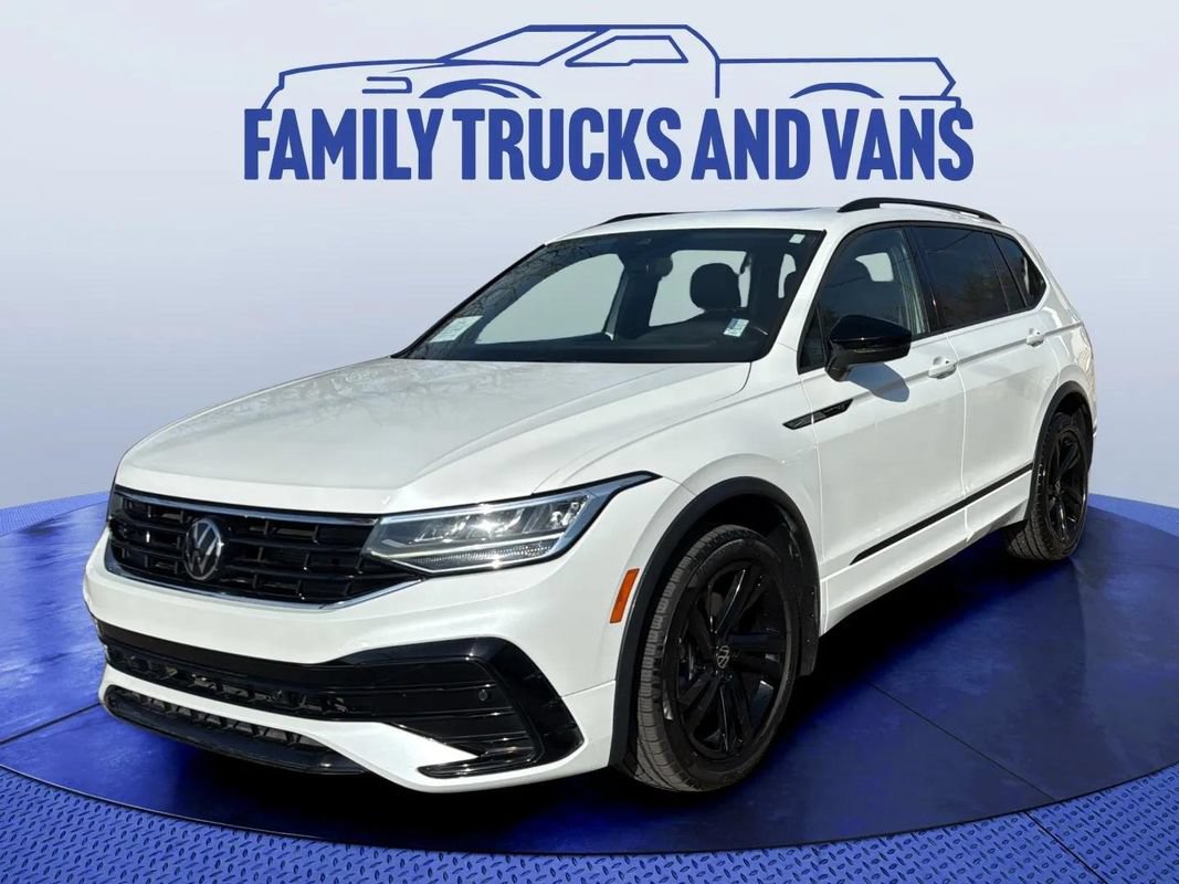 Used 2023 Volkswagen Tiguan SE R-Line FWD image 1