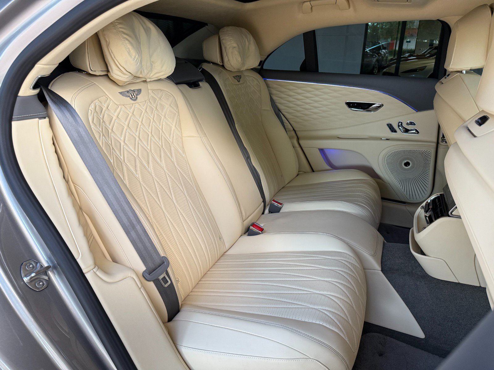 Used 2023 Bentley Flying Spur V8 AWD/4WD image 37
