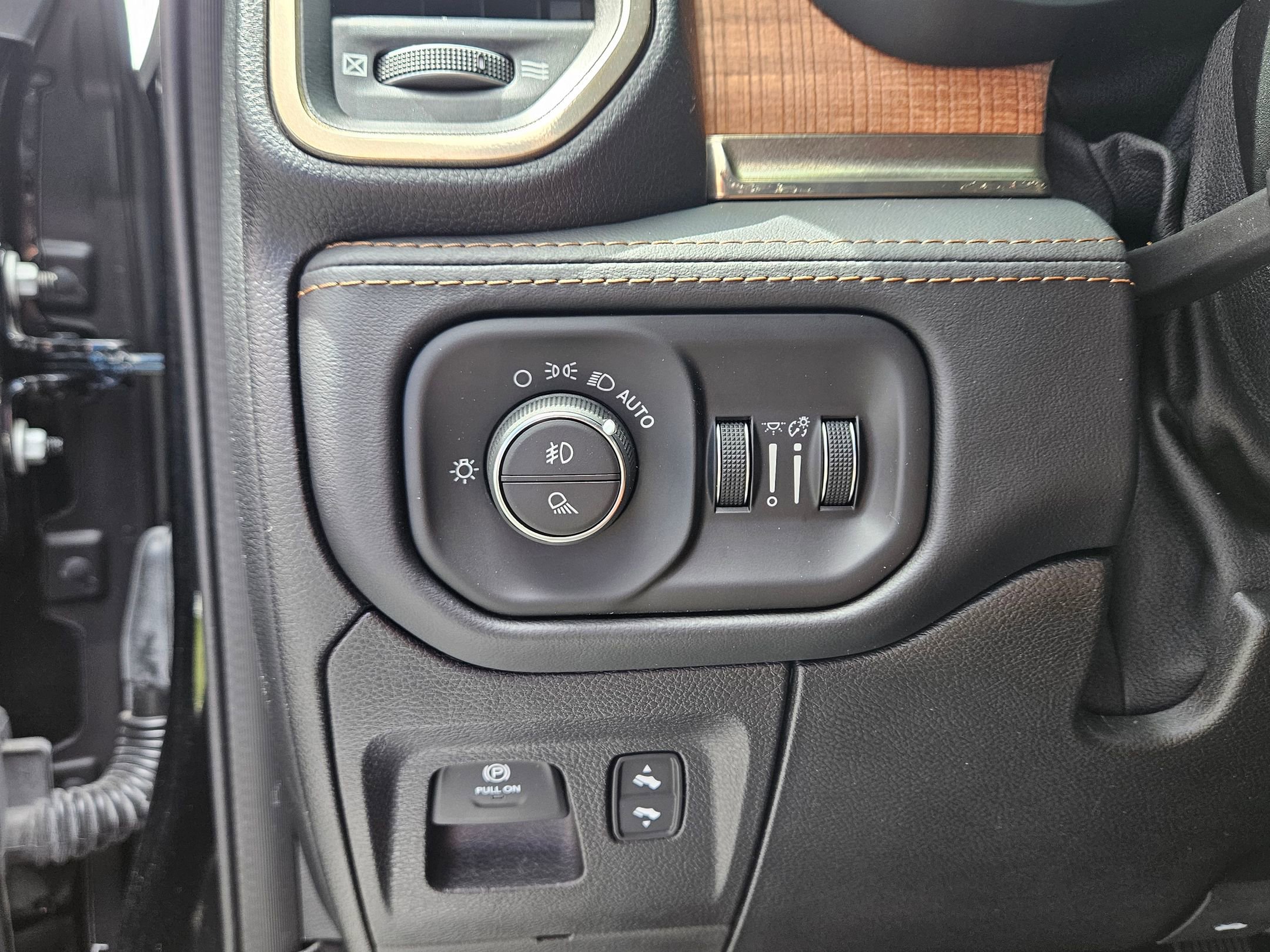 Used 2021 RAM 1500 Limited AWD/4WD image 19
