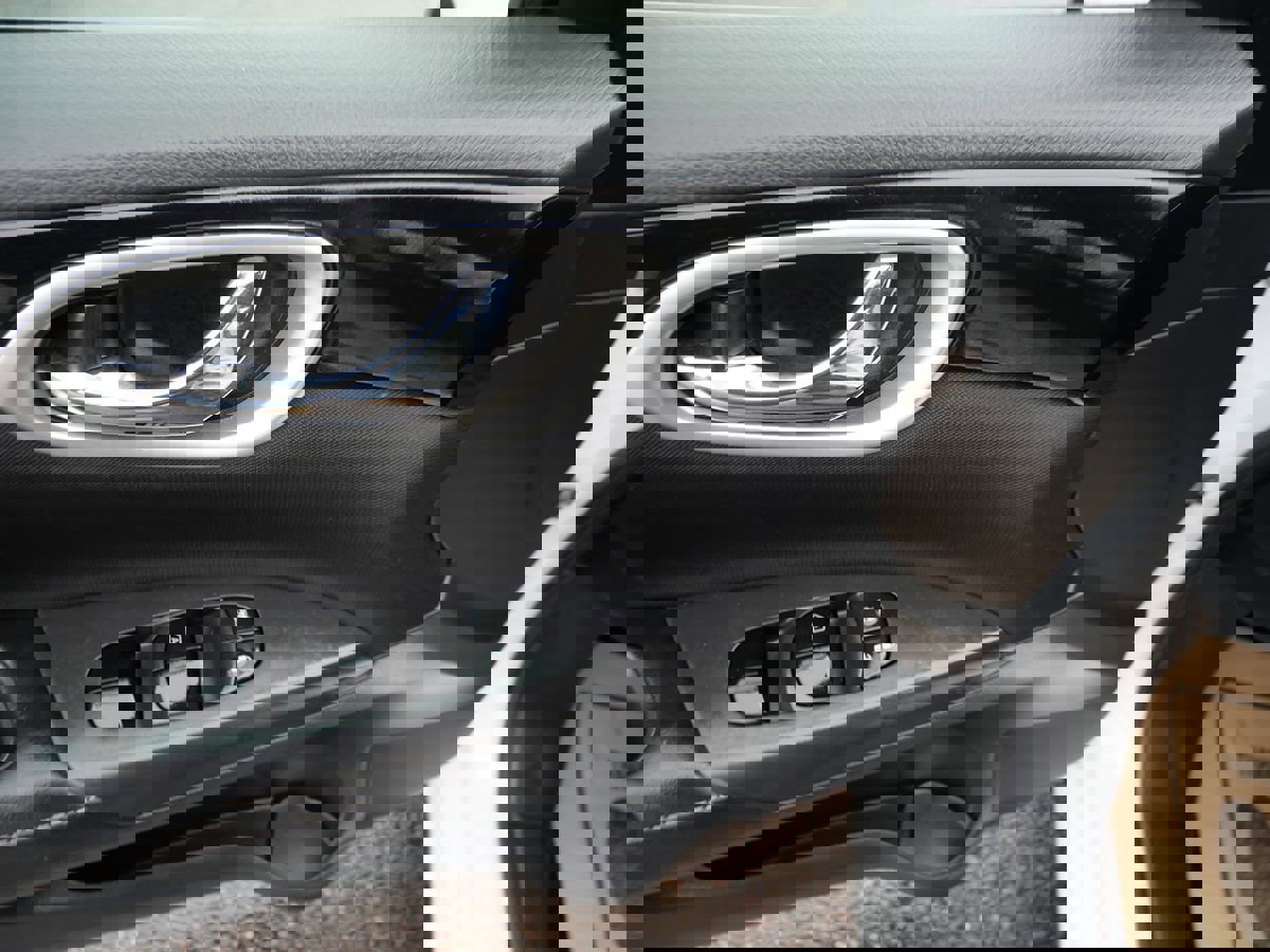 Used 2018 Nissan Sentra SV image 15