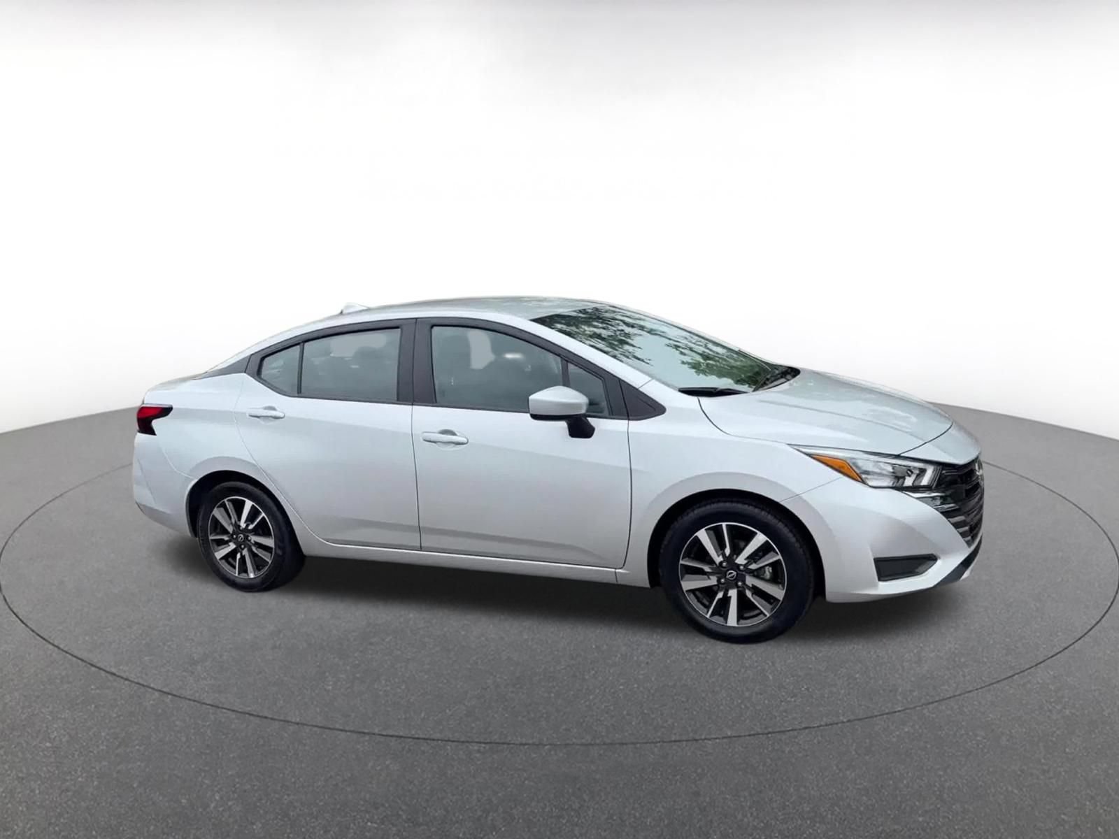 Used 2025 Nissan Versa SV FWD image 2