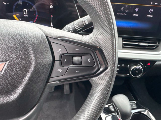 Used 2025 Chevrolet Trax LT FWD image 16