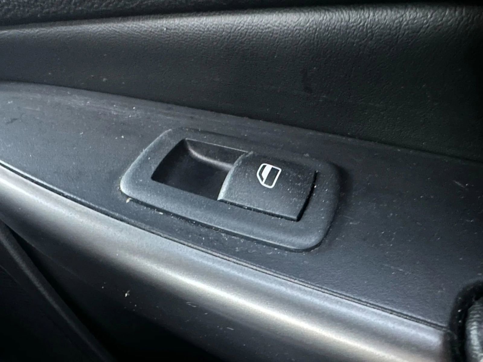 Used 2020 Jeep Cherokee Limited image 35