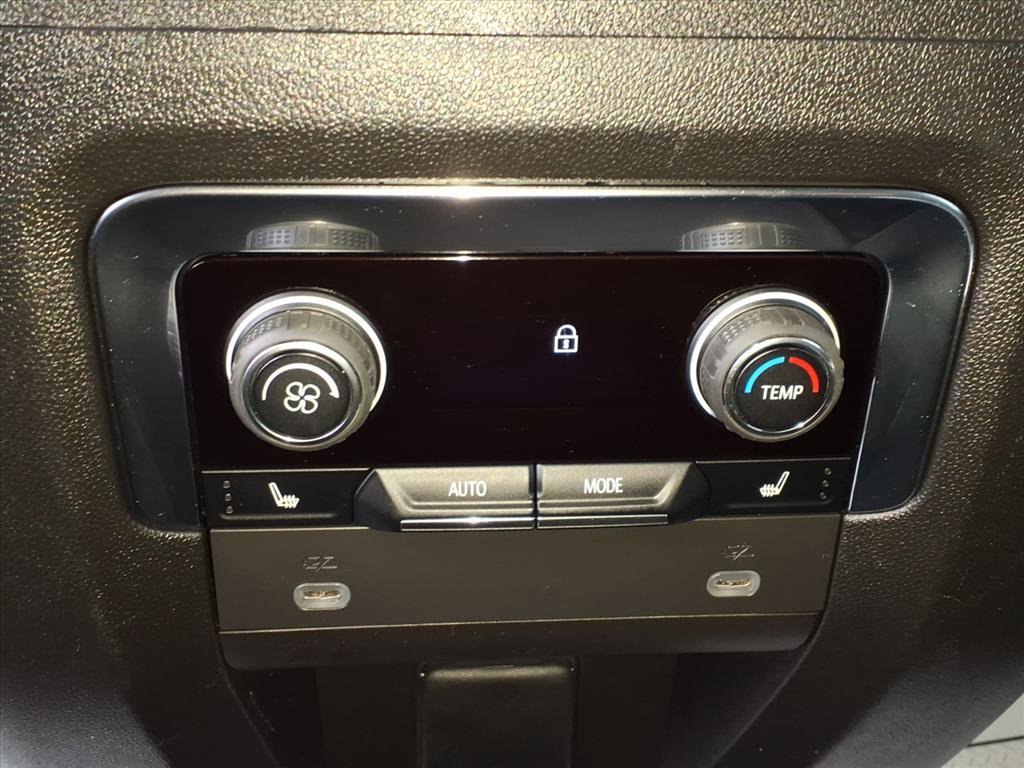 Used 2023 Chevrolet Suburban Premier image 27