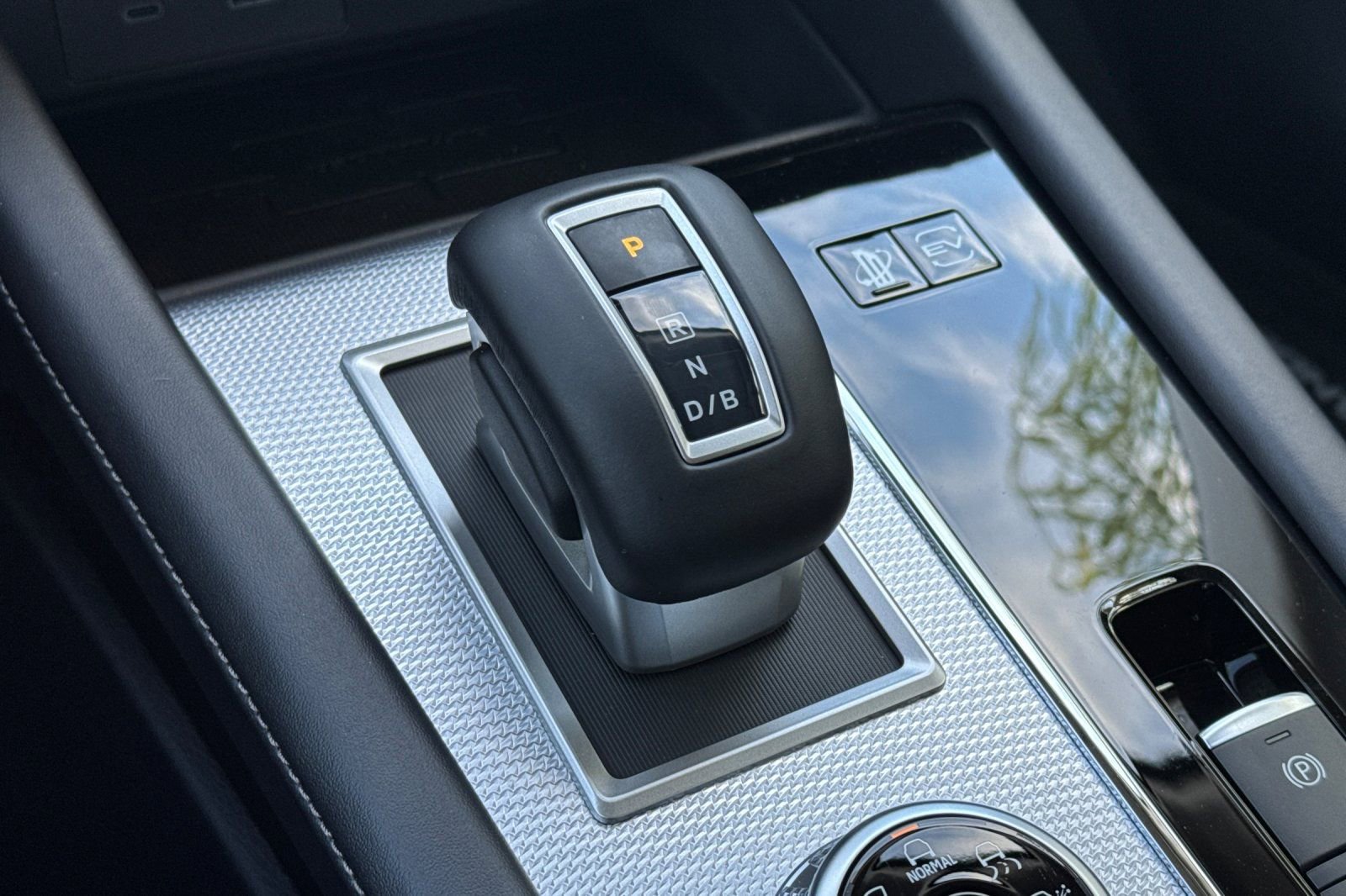 New 2025 Mitsubishi Outlander SEL image 20