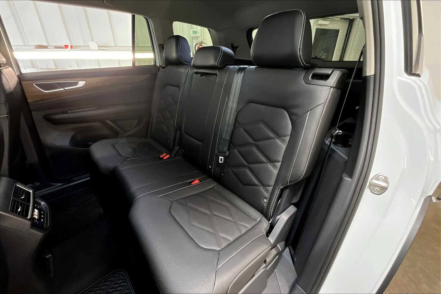 New 2025 Volkswagen Atlas SE image 12