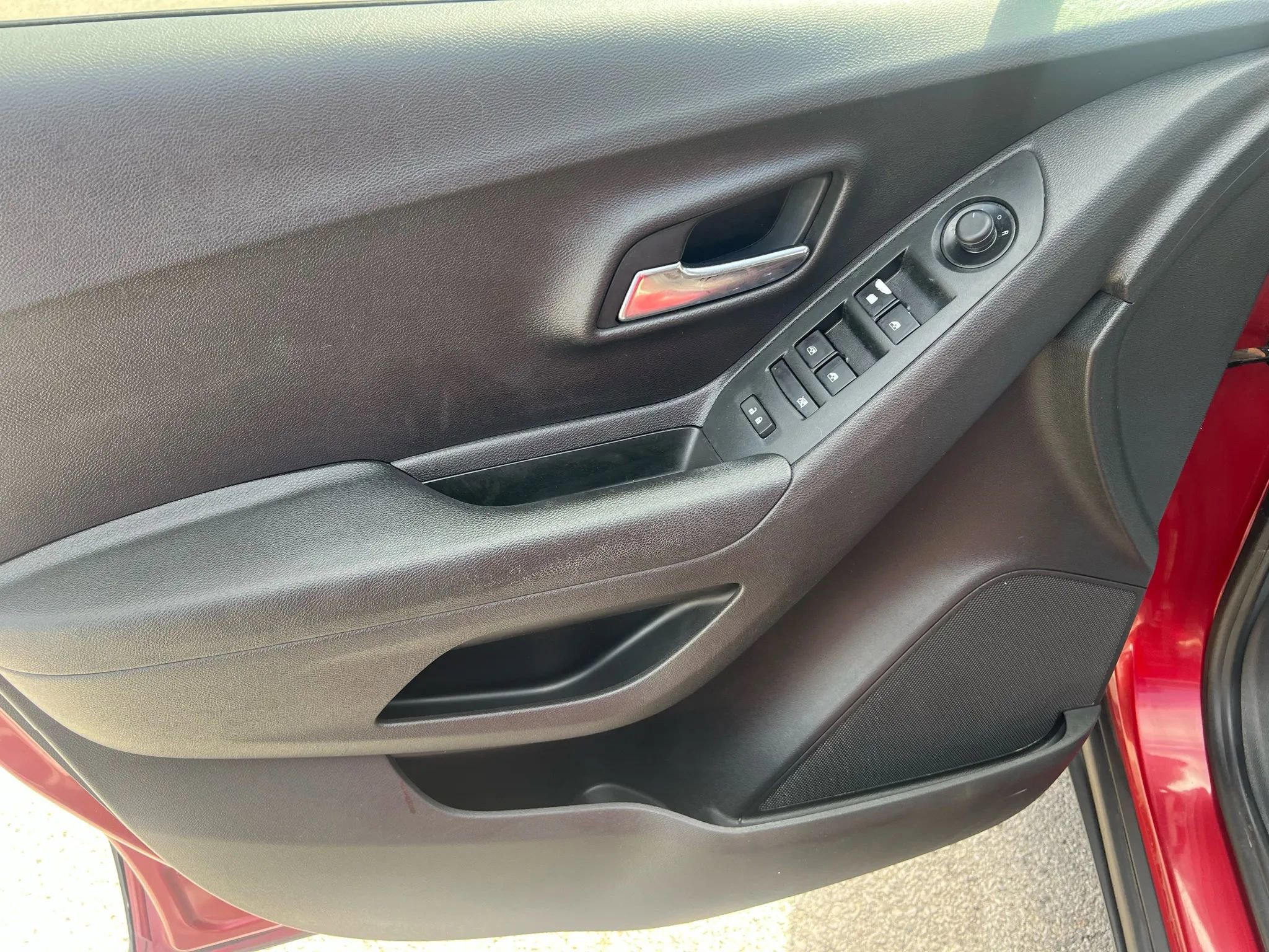Used 2020 Chevrolet Trax LT w/ LT Convenience Package image 23