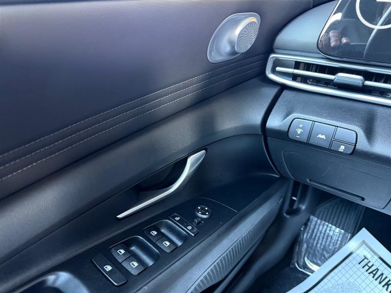 Used 2022 Hyundai Elantra SEL w/ Convenience + Premium Package image 25