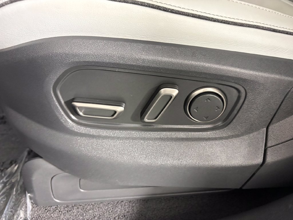 Used 2023 Rivian R1T Adventure Dual AWD/4WD image 15