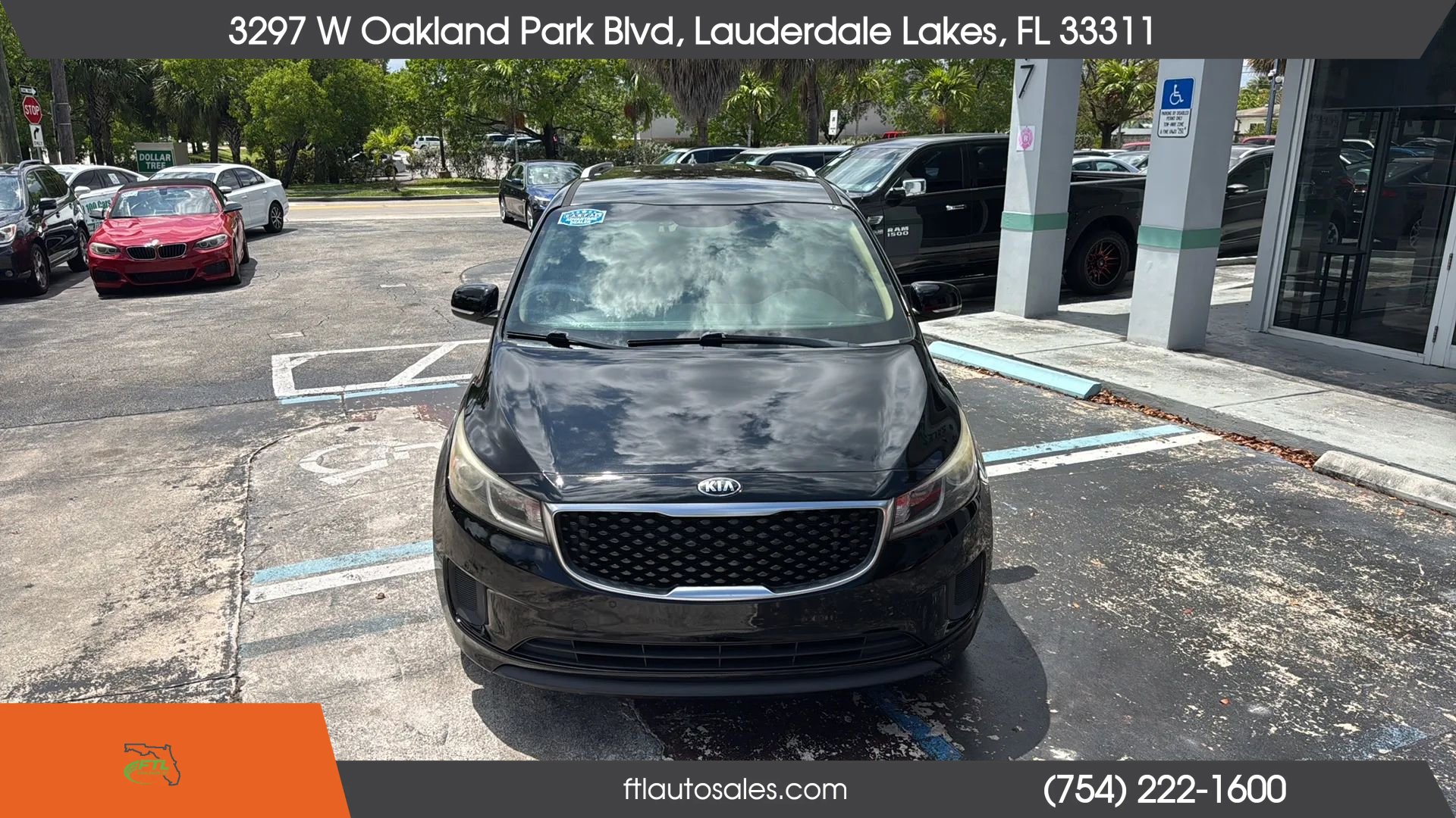 Used 2017 Kia Sedona LX w/ LX Essentials Premium Package FWD image 4