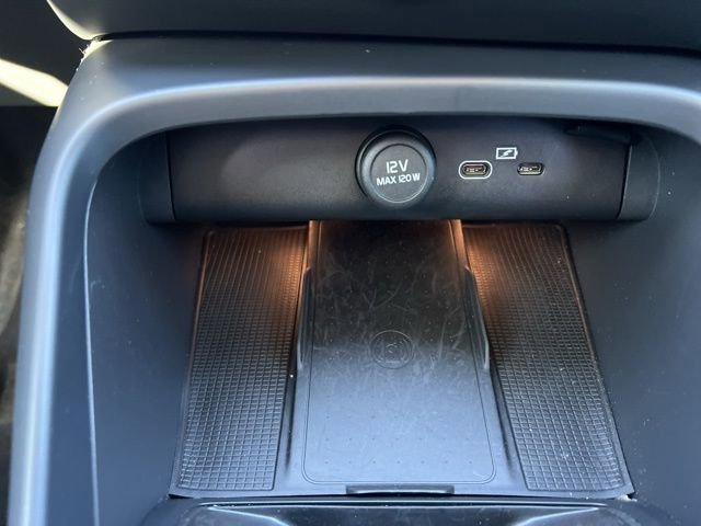 New 2025 Volvo XC40 B5 Core w/ Protection Package Premier image 19