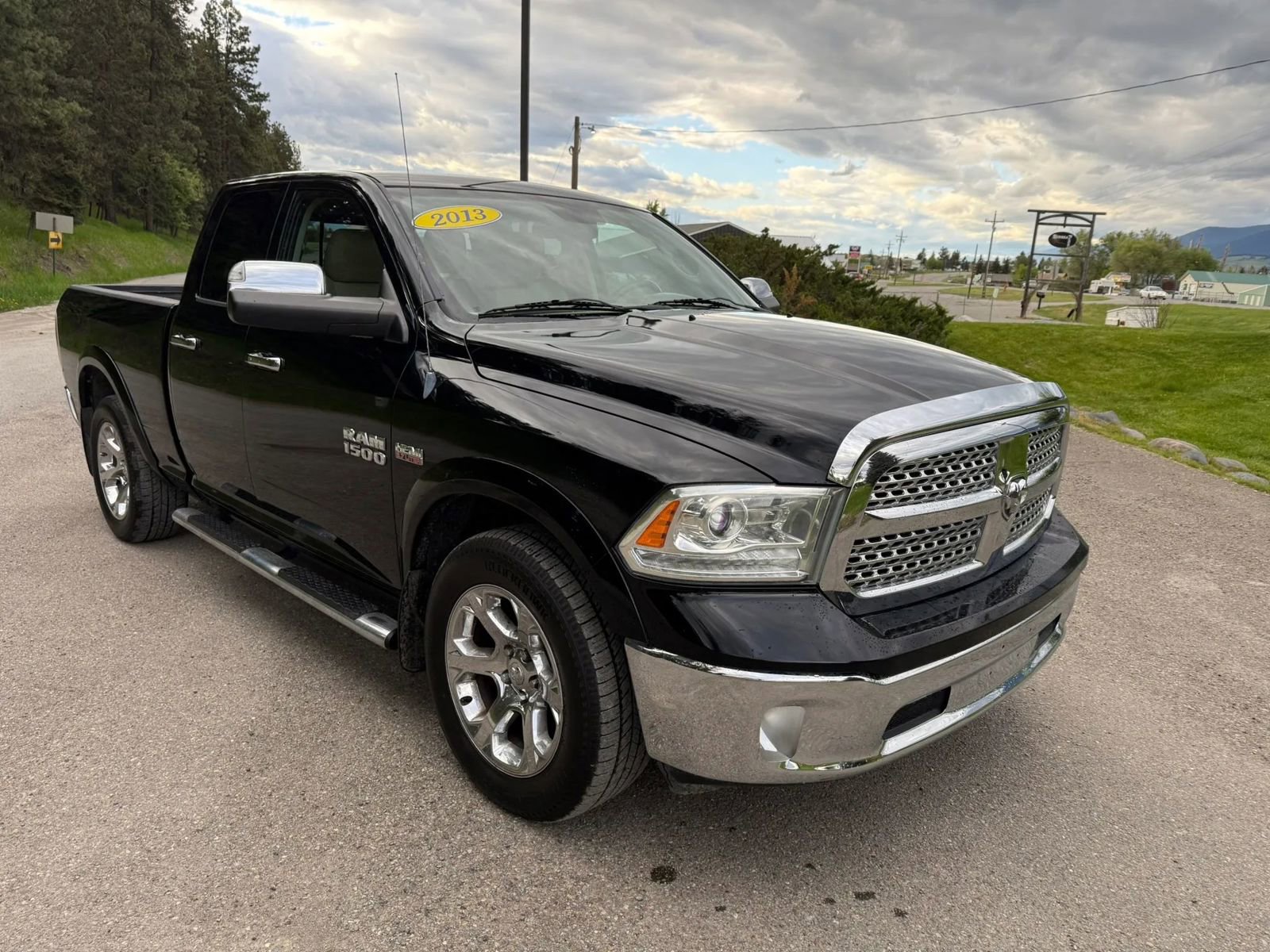 Used 2013 RAM 1500 Laramie w/ Convenience Group AWD/4WD image 3