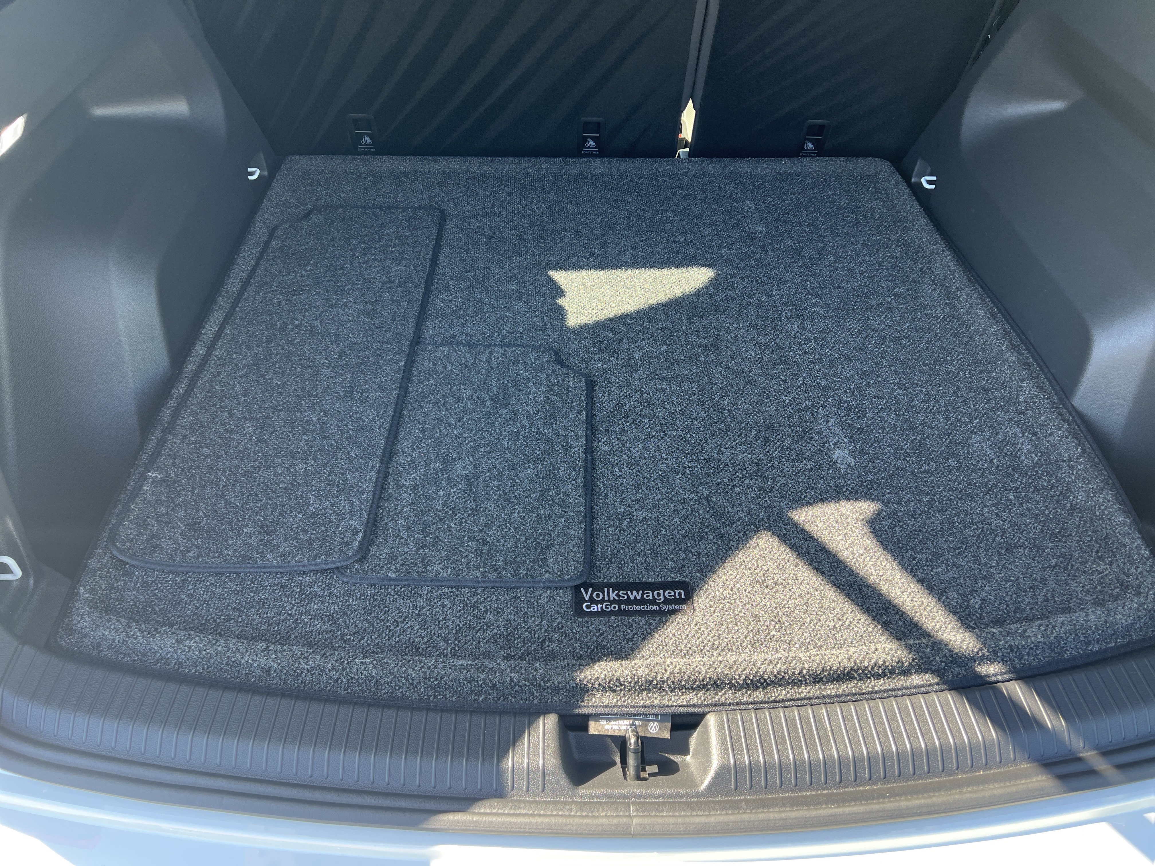 Used 2025 Volkswagen Atlas Cross Sport SEL Premium R-Line image 32