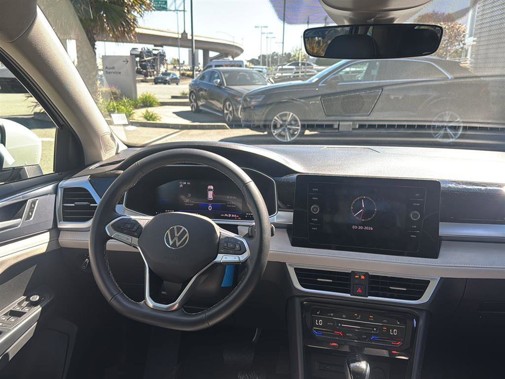 Used 2025 Volkswagen Taos SE w/ Panoramic Sunroof Package image 10