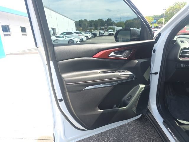 Used 2026 Chevrolet Traverse Z71 w/ LPO, Illumination Package AWD/4WD image 14