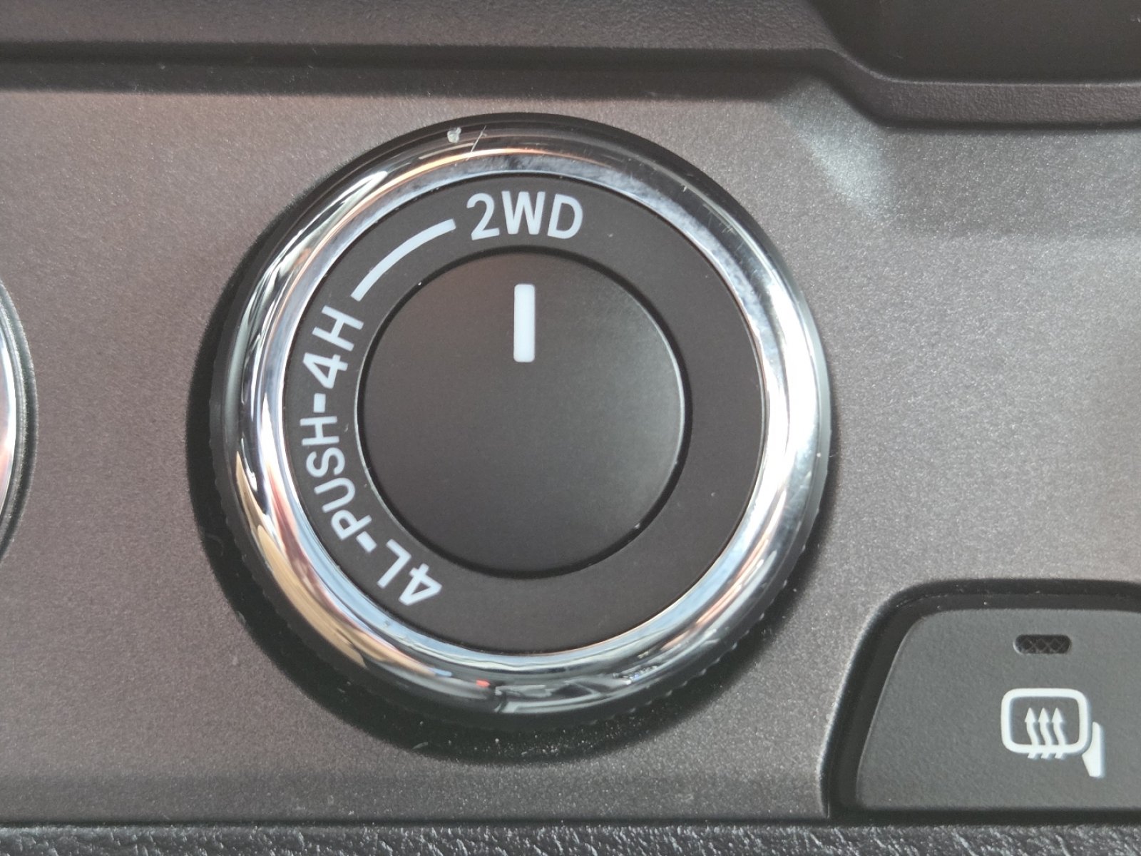 Used 2017 Toyota Tacoma TRD Sport AWD/4WD image 4