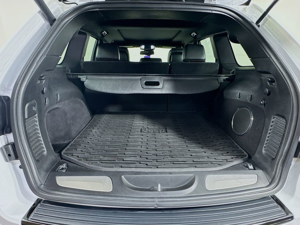 Used 2014 Jeep Grand Cherokee SRT AWD/4WD image 30