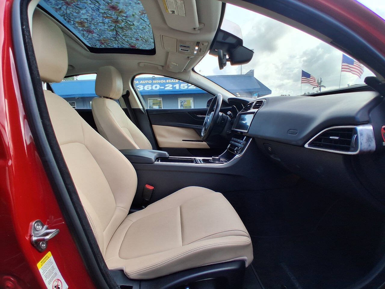 Used 2019 Jaguar XE Premium RWD image 20