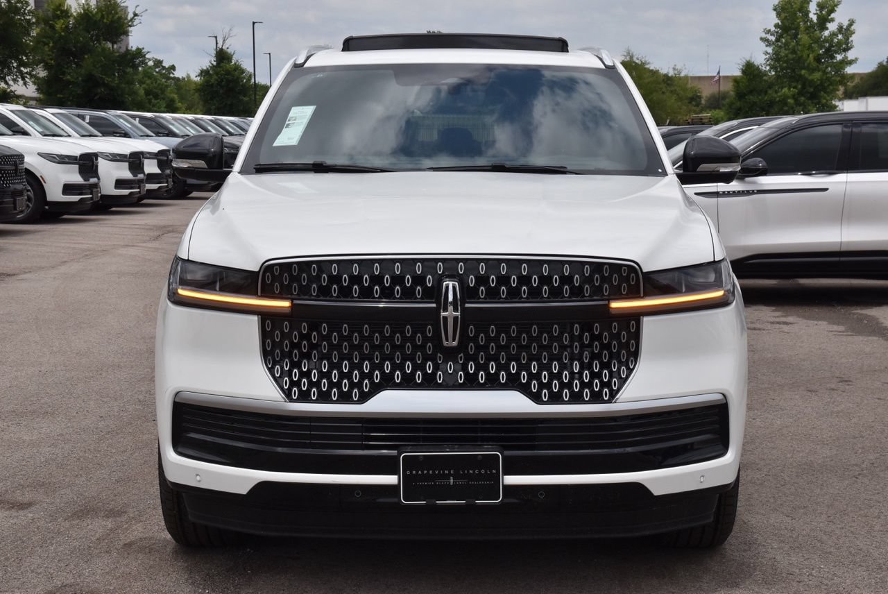 New 2026 Lincoln Navigator L Reserve AWD/4WD image 2