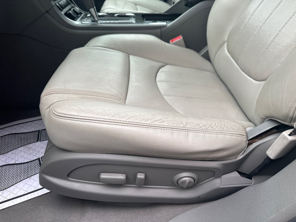 Used 2016 Chevrolet Traverse LTZ FWD image 24