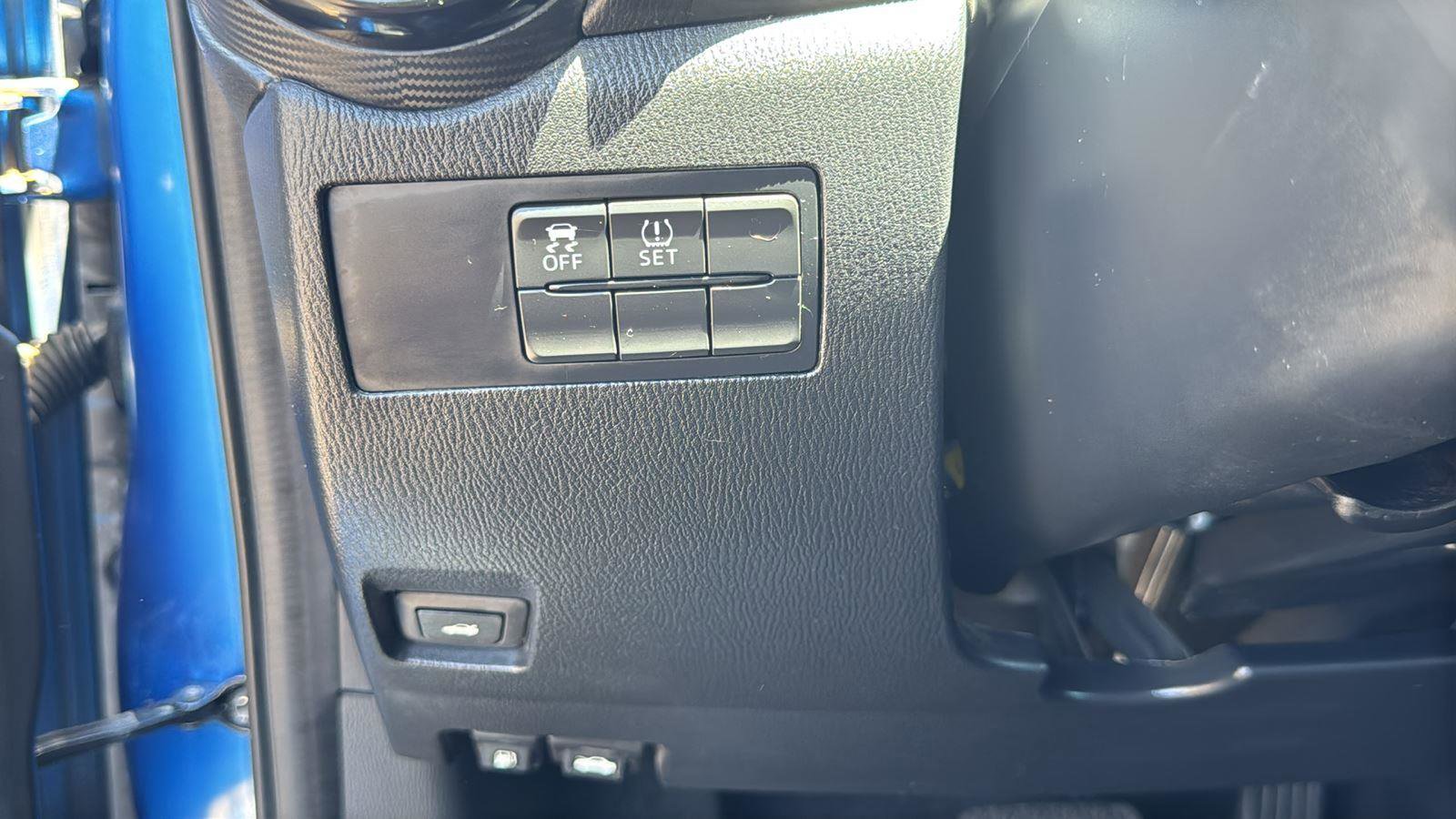 Used 2019 Toyota Yaris LE FWD image 13
