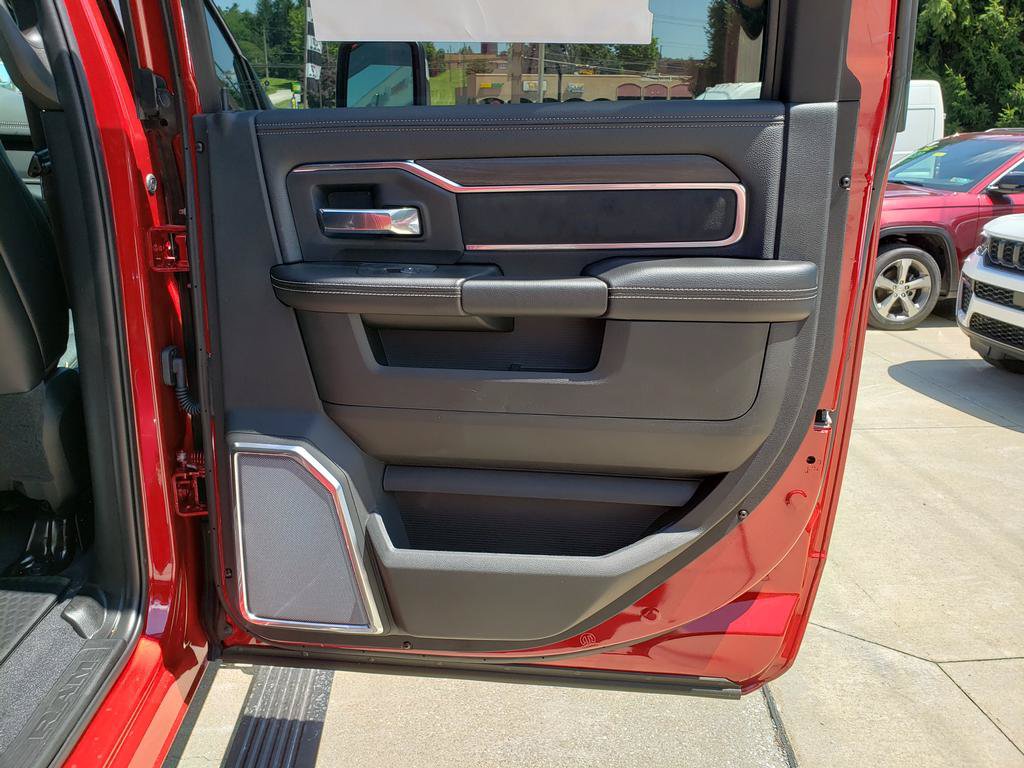 New 2026 RAM 2500 Laramie AWD/4WD image 17