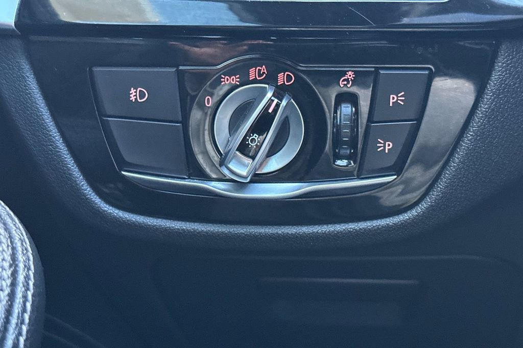 Used 2019 BMW 530e w/ M Sport Package image 31