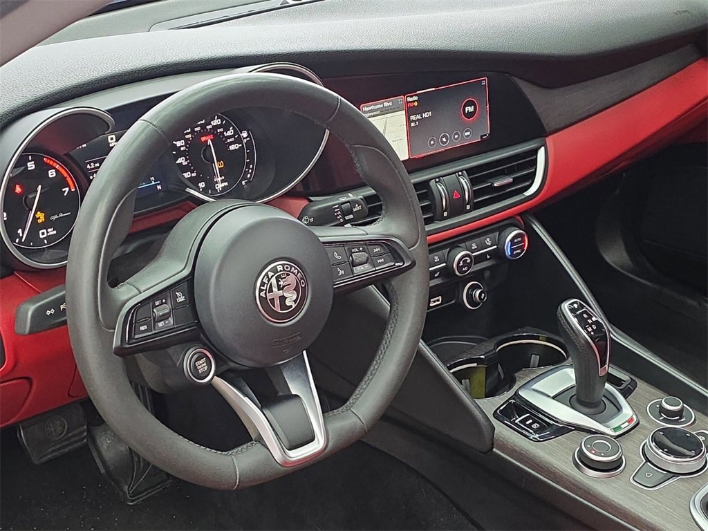 Used 2021 Alfa Romeo Giulia Ti w/ Nero Edizione image 15