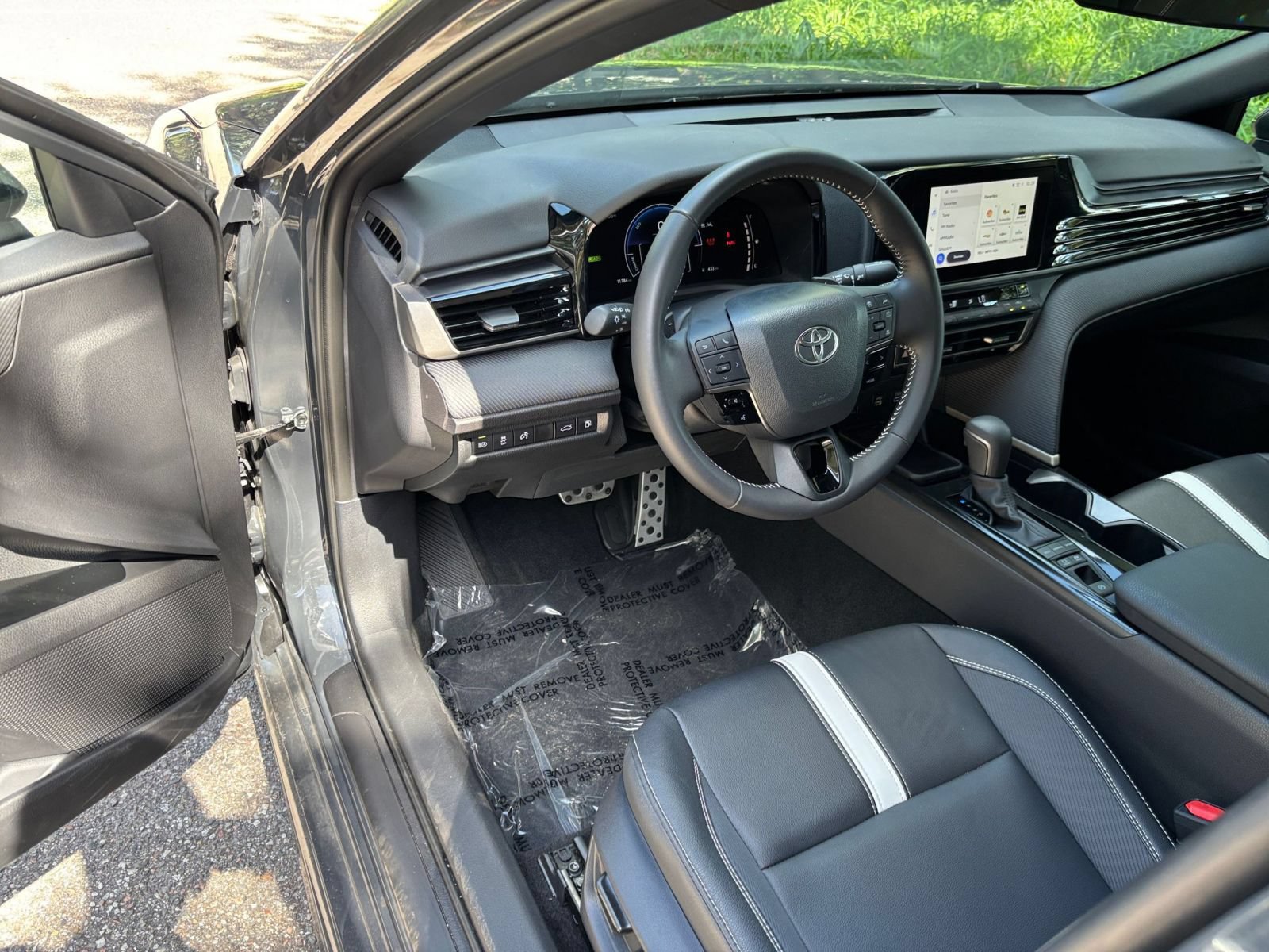 Used 2026 Toyota Camry SE FWD image 33
