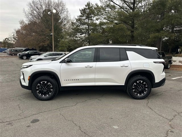 Used 2024 Chevrolet Traverse Z71 image 2