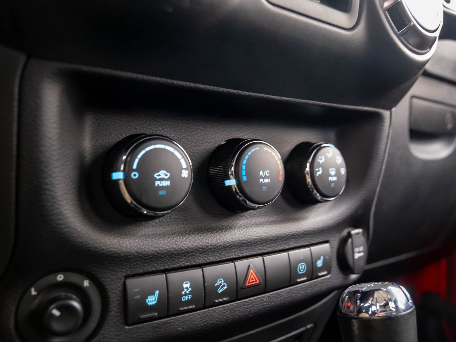 Used 2018 Jeep Wrangler Unlimited Sahara image 19