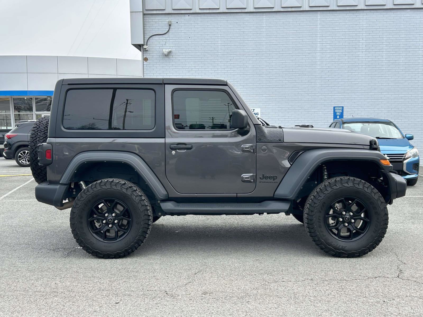 Used 2024 Jeep Wrangler Sport S image 2