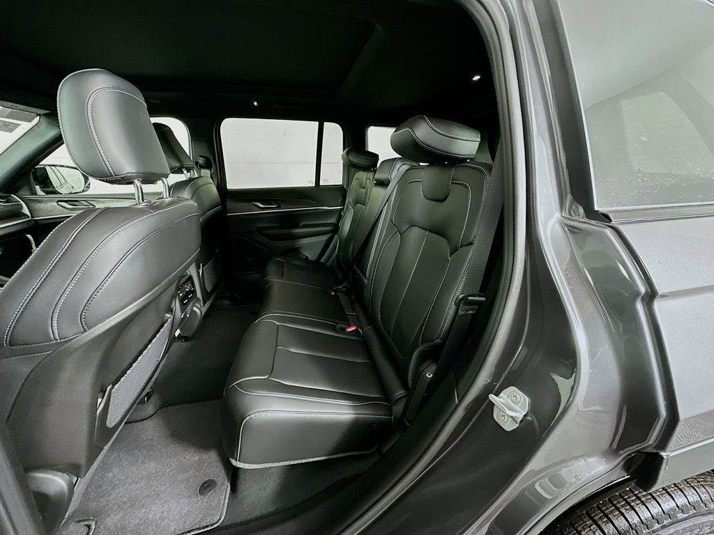 New 2025 Jeep Grand Cherokee Limited image 31