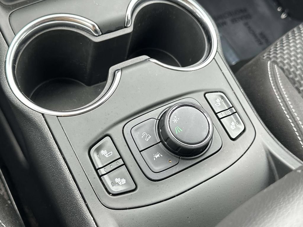 Used 2023 GMC Terrain SLE w/ Driver Convenience Package image 29