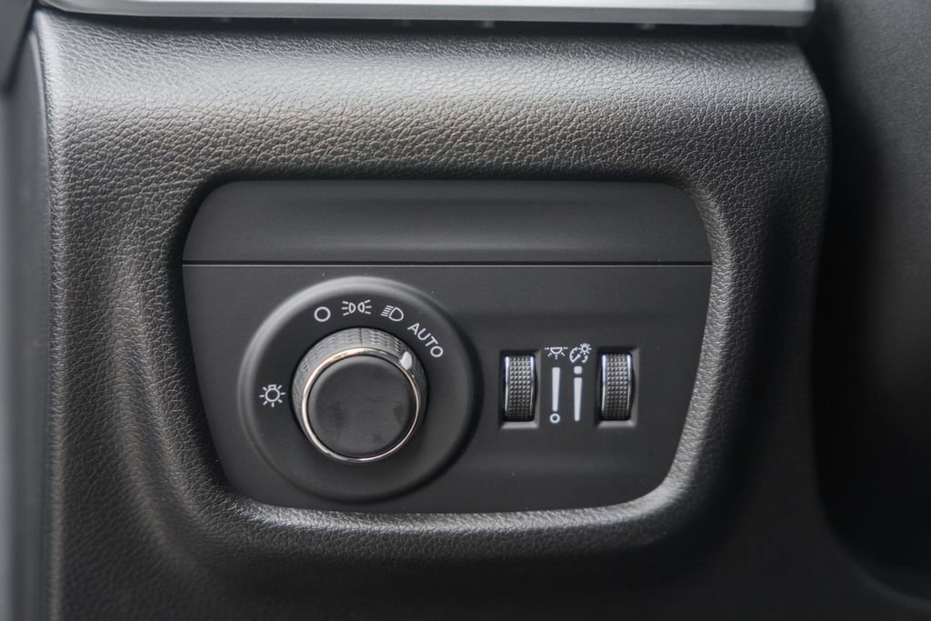 New 2025 Jeep Grand Cherokee Laredo X w/ Luxury Tech Group I image 37